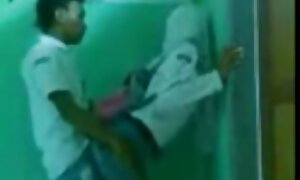 वयस्क, आकर्षक महिला, काले बाल वाली, सलमान की सेक्सी मूवी छूत, मूठ मारना, अकेले, मोज़ा, खिलौने, योनि