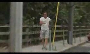 एक सुंदर सनी लियोन सेक्सी फुल मूवी वीडियो मोज़ा के वितरण में एक मॉडल.